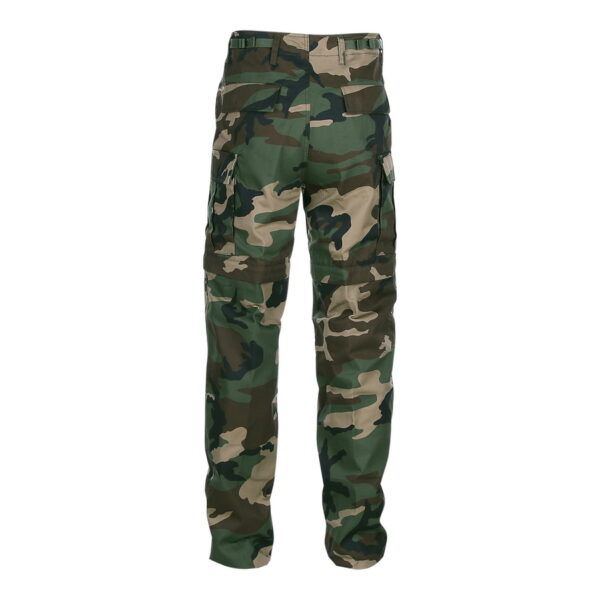 111218 Afritsbroek4 De <strong>Fostex Garments afritsbroek</strong> is een veelzijdige en duurzame werkbroek die perfect is voor zowel professioneel gebruik als vrijetijdsactiviteiten. Dankzij de handige ritssluitingen op de benen kan deze broek eenvoudig worden omgevormd tot een korte broek, wat hem ideaal maakt voor verschillende weersomstandigheden en activiteiten. Deze werkbroek combineert comfort en functionaliteit met een stevige constructie, waardoor hij slijtvast is en geschikt voor intensief gebruik. Met meerdere praktische zakken biedt de broek voldoende opbergruimte voor gereedschap, accessoires of andere benodigdheden. <div><a title="Maattabel" href="https://dump.dev.newagents.nl/wp-content/uploads/2018/06/deDump.nl-Fostex-Afritsbroek-Maattabel.pdf" target="_blank" rel="noopener noreferrer"> <button><span style="color: #ef471f; font-size: medium;"><strong>Maattabel</strong></span></button></a></div>