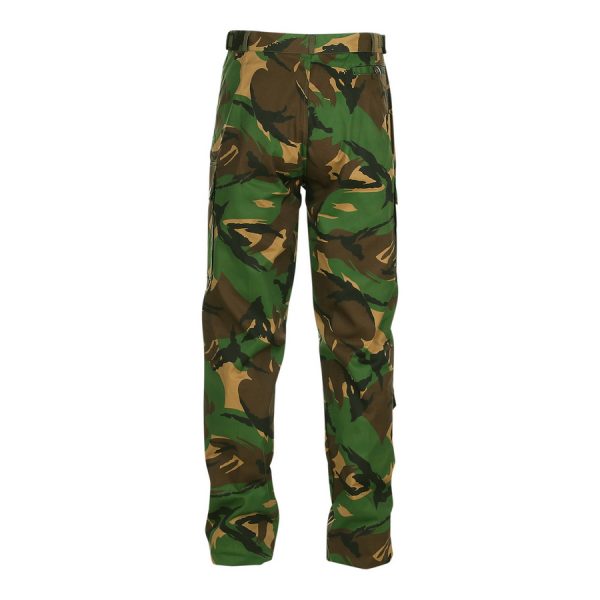 111224 Nederlandse gevechts broek1 Nederlandse gevechtsbroek Woodland <strong>Kenmerken:</strong> <ul> <li>Taille aan beide kanten verstelbaar d.m.v. klitteband</li> <li>Twee steekzakken</li> <li>Twee bovenbeen zakken met drukknopen</li> <li>Een achterbroekzak aan de rechterkant met knoopsluiting</li> <li>Een scheenbeen zak aan de rechterkant met drukknoop</li> <li>Gemaakt van 65% katoen en 35% polyester</li> </ul> <div><a title="Maattabel" href="https://dump.dev.newagents.nl/wp-content/uploads/2018/06/deDump.nl-Nederlandse-Gevechtsbroek-Maattabel.pdf" target="_blank" rel="noopener noreferrer"> <button><span style="color: #ef471f; font-size: medium;"><strong>Maattabel</strong></span></button></a></div>