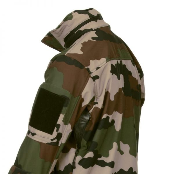 129844 Soft shell jack tactical French camo4 <big>Shell Layer van 100% polyester in Franse Camo, 4-way elastic en allerhoogste kwaliteit.</big> <big><strong>Kenmerken:</strong></big> <ul> <li><big>Dubbele sluiting aan de voorzijde  </big></li> <li><big>Oprolbare capuchon </big></li> <li><big>Hoge kraag </big></li> <li><big>Verticale steekzakken met rits </big></li> <li><big>Twee schouderzakken met velcro</big></li> <li><big>Onderarm pocket op linker arm met rits </big></li> <li><big>Grote pocket op de achterzijde </big></li> <li><big>Twee ventilatie ritsen onder arm </big></li> <li><big>Trekkoord tailleband </big></li> <li><big>Verstelbare pols band</big></li> </ul> <div class="colorimg"></div>