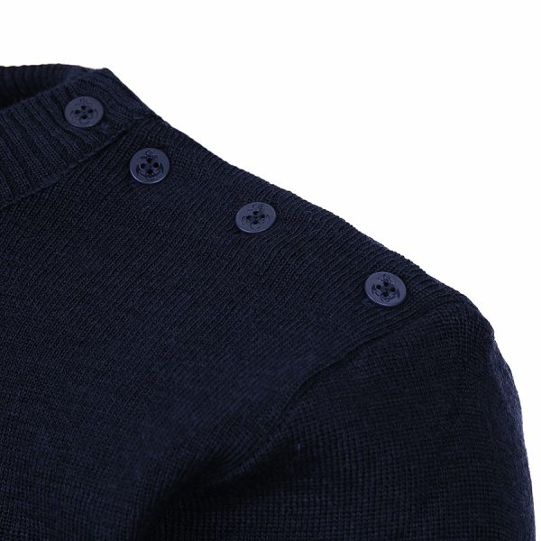 1313302 Bretonse trui wol1 Deze authentieke <strong>Bretonse trui</strong> is vervaardigd uit <strong>100% hoogwaardige wol</strong>, wat zorgt voor warmte, comfort en duurzaamheid. De klassieke <strong>marine-look</strong> wordt versterkt door de karakteristieke <strong>doorlopende knopen</strong> op de schouder. Een tijdloos kledingstuk dat perfect is voor zowel casual als maritieme outfits. <a title="Maattabel" href="https://dump.dev.newagents.nl/wp-content/uploads/2022/11/1313302-Bretonse-trui-wol-Maattabel.pdf" target="_blank" rel="noopener noreferrer"><button><span style="color: #ef471f; font-size: medium;"><strong>Maattabel</strong></span></button></a>