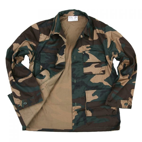 64 Kinder bdu jas Woodland van 65% polyester en 35% katoen. S = 116 M = 128 L = 140 XL = 152 XXL= 164 <a title="Maattabel" href="https://dump.dev.newagents.nl/wp-content/uploads/2021/10/125430-Kinder-BDU-jas.pdf" target="_blank" rel="noopener noreferrer"><button><span style="color: #ef471f; font-size: medium;"><strong>Maattabel</strong></span></button></a> <div class="colordesc"></div>