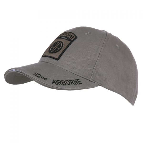 BASEBALL 82ND AIRBORNE <h3 data-start="0" data-end="58"><strong data-start="4" data-end="56">Baseball Cap 82nd Airborne – Stoer & Comfortabel</strong></h3> <p data-start="60" data-end="332">Deze <strong data-start="65" data-end="81">baseball cap</strong> is gemaakt van <strong data-start="97" data-end="112">100% katoen</strong>, wat zorgt voor een <strong data-start="133" data-end="177">comfortabele pasvorm en ademend vermogen</strong>. De cap is <strong data-start="189" data-end="204">verstelbaar</strong>, zodat hij altijd goed aansluit. Op de voorkant is een <strong data-start="260" data-end="269">print</strong> van de legendarische <strong data-start="291" data-end="317">82nd Airborne Division</strong> aangebracht.</p> <h3 data-start="334" data-end="374"><strong data-start="338" data-end="372">Over de 82nd Airborne Division</strong></h3> <p data-start="375" data-end="677">De <strong data-start="378" data-end="404">82nd Airborne Division</strong> is een <strong data-start="412" data-end="442">elite luchtlandingsdivisie</strong> van het <strong data-start="451" data-end="472">Amerikaanse leger</strong>, gespecialiseerd in <strong data-start="493" data-end="516">parachute-aanvallen</strong> op vijandelijk gebied. Deze divisie staat bekend om zijn <strong data-start="574" data-end="603">uitzonderlijke mobiliteit</strong> en kan binnen <strong data-start="618" data-end="654">18 uur wereldwijd worden ingezet</strong> bij crisissituaties.</p> <p data-start="679" data-end="1002">De eenheid werd opgericht op <strong data-start="708" data-end="727">5 augustus 1917</strong>, tijdens de Eerste Wereldoorlog, en speelde later een cruciale rol in <strong data-start="798" data-end="824">de Tweede Wereldoorlog</strong>. Omdat de eerste soldaten uit alle 48 Amerikaanse staten kwamen, kreeg de divisie de bijnaam <strong data-start="918" data-end="936">"All-American"</strong>, wat terug te zien is in de kenmerkende <strong data-start="977" data-end="999">"AA" schouderpatch</strong>.</p> <p data-start="1004" data-end="1204">Tegenwoordig wordt de <strong data-start="1026" data-end="1052">82nd Airborne Division</strong> wereldwijd ingezet voor militaire operaties en missies, waaronder recente opdrachten in <strong data-start="1141" data-end="1149">Irak</strong> ter ondersteuning van de Iraakse veiligheidstroepen.</p>