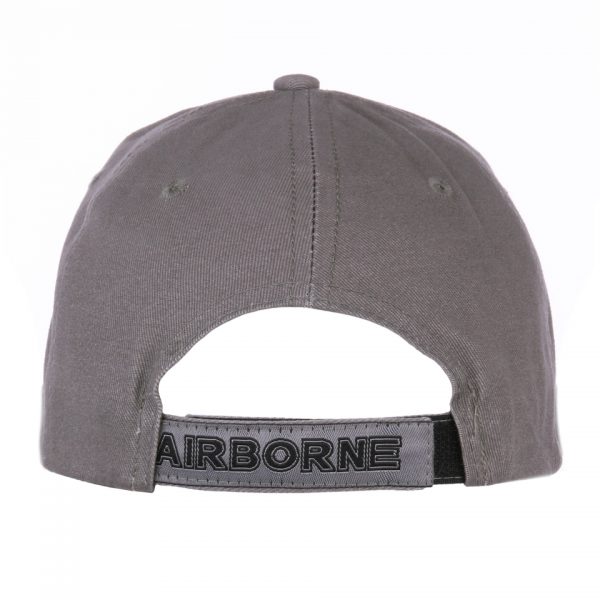 BASEBALL 82ND AIRBORNE1 <h3 data-start="0" data-end="58"><strong data-start="4" data-end="56">Baseball Cap 82nd Airborne – Stoer & Comfortabel</strong></h3> <p data-start="60" data-end="332">Deze <strong data-start="65" data-end="81">baseball cap</strong> is gemaakt van <strong data-start="97" data-end="112">100% katoen</strong>, wat zorgt voor een <strong data-start="133" data-end="177">comfortabele pasvorm en ademend vermogen</strong>. De cap is <strong data-start="189" data-end="204">verstelbaar</strong>, zodat hij altijd goed aansluit. Op de voorkant is een <strong data-start="260" data-end="269">print</strong> van de legendarische <strong data-start="291" data-end="317">82nd Airborne Division</strong> aangebracht.</p> <h3 data-start="334" data-end="374"><strong data-start="338" data-end="372">Over de 82nd Airborne Division</strong></h3> <p data-start="375" data-end="677">De <strong data-start="378" data-end="404">82nd Airborne Division</strong> is een <strong data-start="412" data-end="442">elite luchtlandingsdivisie</strong> van het <strong data-start="451" data-end="472">Amerikaanse leger</strong>, gespecialiseerd in <strong data-start="493" data-end="516">parachute-aanvallen</strong> op vijandelijk gebied. Deze divisie staat bekend om zijn <strong data-start="574" data-end="603">uitzonderlijke mobiliteit</strong> en kan binnen <strong data-start="618" data-end="654">18 uur wereldwijd worden ingezet</strong> bij crisissituaties.</p> <p data-start="679" data-end="1002">De eenheid werd opgericht op <strong data-start="708" data-end="727">5 augustus 1917</strong>, tijdens de Eerste Wereldoorlog, en speelde later een cruciale rol in <strong data-start="798" data-end="824">de Tweede Wereldoorlog</strong>. Omdat de eerste soldaten uit alle 48 Amerikaanse staten kwamen, kreeg de divisie de bijnaam <strong data-start="918" data-end="936">"All-American"</strong>, wat terug te zien is in de kenmerkende <strong data-start="977" data-end="999">"AA" schouderpatch</strong>.</p> <p data-start="1004" data-end="1204">Tegenwoordig wordt de <strong data-start="1026" data-end="1052">82nd Airborne Division</strong> wereldwijd ingezet voor militaire operaties en missies, waaronder recente opdrachten in <strong data-start="1141" data-end="1149">Irak</strong> ter ondersteuning van de Iraakse veiligheidstroepen.</p>