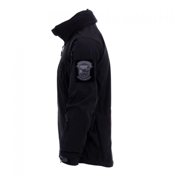 SOFT SHELL JACK TACTICAL SUMMER VERSION <big>Softshell jack FG met oprolbare capuchon, hoge kraag, zakken met ritssluitingen en velcro patches.</big> <strong>Kenmerken:</strong> <ul> <li><big>Warme verstevigde kraag met oprolbare capuchon </big></li> <li><big>Waterafstotend </big></li> <li><big>Twee verticale borstzakken </big></li> <li><big>Twee binnenzakken </big></li> <li><big>Twee zakken op de rug </big></li> <li><big>Twee zakken op bovenarm en één op de voorarm </big></li> <li><big>Klittenband patches </big></li> <li><big>Verstevigingen op schouder en onderarm </big></li> <li><big>Ritssluiting onder de arm/oksel voor extra ventilatie </big></li> <li><big>Verstelbare polsen</big></li> <li><big>Ritssluiting</big></li> </ul> <div><a title="Maattabel" href="https://dump.dev.newagents.nl/wp-content/uploads/2019/03/deDump.nl-SOFT-SHELL-JACK-TACTICAL-SUMMER-VERSION-Maattabel.pdf" target="_blank" rel="noopener noreferrer"> <button><span style="color: #ef471f;font-size: medium"><strong>Maattabel</strong></span></button></a></div>