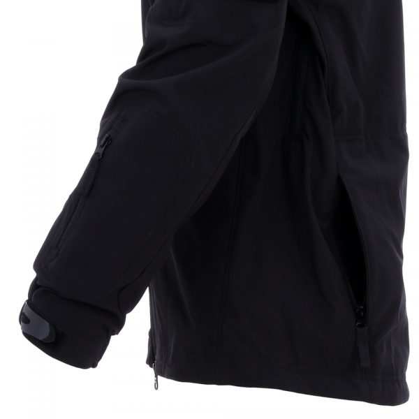 SOFT SHELL JACK TACTICAL SUMMER VERSION1 <big>Softshell jack FG met oprolbare capuchon, hoge kraag, zakken met ritssluitingen en velcro patches.</big> <strong>Kenmerken:</strong> <ul> <li><big>Warme verstevigde kraag met oprolbare capuchon </big></li> <li><big>Waterafstotend </big></li> <li><big>Twee verticale borstzakken </big></li> <li><big>Twee binnenzakken </big></li> <li><big>Twee zakken op de rug </big></li> <li><big>Twee zakken op bovenarm en één op de voorarm </big></li> <li><big>Klittenband patches </big></li> <li><big>Verstevigingen op schouder en onderarm </big></li> <li><big>Ritssluiting onder de arm/oksel voor extra ventilatie </big></li> <li><big>Verstelbare polsen</big></li> <li><big>Ritssluiting</big></li> </ul> <div><a title="Maattabel" href="https://dump.dev.newagents.nl/wp-content/uploads/2019/03/deDump.nl-SOFT-SHELL-JACK-TACTICAL-SUMMER-VERSION-Maattabel.pdf" target="_blank" rel="noopener noreferrer"> <button><span style="color: #ef471f;font-size: medium"><strong>Maattabel</strong></span></button></a></div>