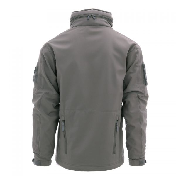 SOFT SHELL JACK TACTICAL5 <div> Het <strong>Tactical Softshell Jacket</strong> is speciaal ontworpen voor veelzijdig gebruik tijdens outdoor activiteiten zoals wandelen, vissen, survival en airsoft. Deze jas is gemaakt van <strong>4-way elastische stof</strong> die <strong>waterbestendig</strong> is, waardoor je beschermd blijft tegen de elementen. Dankzij de combinatie van warmtebehoud en vochtregulatie is het de perfecte keuze voor intensieve activiteiten. Het jack is uitgerust met meerdere zakken, <strong>ventilatieopeningen onder de armen</strong>, en een opbergbare hoodie, wat zorgt voor functionaliteit en comfort in elke situatie. De <strong>fleece binnenlaag</strong> houdt je warm, terwijl de jas lichtgewicht blijft. <strong>Versterkte armpanelen</strong> en <strong>verstelbare polsbanden</strong> bieden extra duurzaamheid en flexibiliteit, en de <strong>velcro patchpanelen</strong> op de schouders maken het gemakkelijk om je uitrusting te personaliseren. </div> <div><a title="Maattabel" href="https://dump.dev.newagents.nl/wp-content/uploads/2023/01/129840-Softshell-jack-tactical-maattabel1.pdf" target="_blank" rel="noopener noreferrer"><button><span style="color: #ef471f; font-size: medium;"><strong>Maattabel</strong></span></button></a></div>