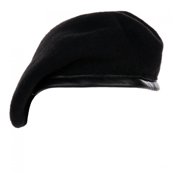 baret1 De leger baret KL Groen van 100% wol bij DeDump.nl is een authentiek militair accessoire dat zowel functioneel als duurzaam is. Gemaakt van hoogwaardige wol biedt deze baret uitstekende warmte en comfort tijdens militaire activiteiten. De baret is speciaal ontworpen voor militaire toepassingen en past goed bij de uniformen en uitrusting van soldaten. Het is een essentieel onderdeel van de uitrusting voor militaire eenheden en wordt vaak gebruikt als onderdeel van formele en ceremoniële uniformen. Deze legerbaret is beschikbaar in meerdere kleuren, waardoor het aan verschillende legeruniformen kan worden aangepast. Het toevoegen van deze baret aan het uniform zorgt voor een professionele uitstraling en eenheid binnen de gelederen. Naast het symbolische belang, biedt de baret ook praktische voordelen. Het beschermt het hoofd tegen weersinvloeden en biedt een mate van camouflage tijdens militaire operaties. Kies voor authenticiteit en functionaliteit met onze leger baret van 100% wol. Bestel nu bij DeDump.nl en voeg dit belangrijke militaire accessoire toe aan je uitrusting. <div></div>