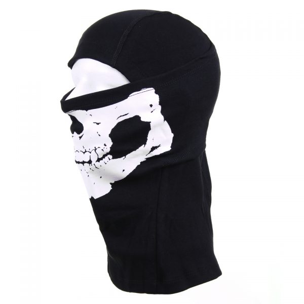 bivak skull De Bivak Skull is een praktische en veelzijdige bivakmuts, vervaardigd uit 100% katoen. Deze muts biedt een comfortabele pasvorm en ademend vermogen, waardoor hij geschikt is voor diverse omstandigheden. Of je nu op zoek bent naar extra bescherming tijdens outdoor-activiteiten of een stijlvolle toevoeging voor je dagelijkse outfit, deze bivakmuts biedt de oplossing. Met zijn eenvoudige ontwerp en hoogwaardige katoenen materiaal, zorgt de Bivak Skull voor zowel functionaliteit als comfort. Het gebruik van 100% katoen maakt de muts zacht voor de huid en ideaal voor langdurig dragen.