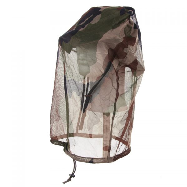 bush hoed met muskietnet2 Lichtgewicht Bush Hoed met Opbergbaar Muskietnet Franse Camo Ben je een enthousiaste wandelaar of iemand die graag de prachtige natuur verkent? Dan is onze Bush Hoed met Opbergbaar Muskietnet een must-have accessoire voor jouw avonturen. Deze hoed biedt niet alleen bescherming tegen de zon, maar houdt ook vervelende insecten op afstand, zodat je ongestoord kunt genieten van je outdoor activiteiten. De hoed is gemaakt van duurzaam katoen met een ripstop bovenlaag, waardoor hij bestand is tegen ruige omstandigheden en lang meegaat. Bovendien zorgen de ventilatiegaten aan de zijkant voor een luchtige en comfortabele ervaring, zelfs tijdens warme dagen. Het unieke kenmerk van deze bush hoed is het opbergbare muskietnet. Wanneer je het muskietnet niet nodig hebt, kan je het gemakkelijk opbergen in de hoed zelf. De afmetingen van het muskietnet zijn 47 cm in lengte en 40 cm in breedte, en het kan veilig worden afgesloten met een handige ritssluiting aan de bovenkant van de hoed. Dit zorgt voor een snelle en gemakkelijke bescherming wanneer de insecten actief zijn. Of je nu door dichte bossen wandelt, langs stromende rivieren of door andere natuurlijke habitats, onze Bush Hoed met Opbergbaar Muskietnet biedt de bescherming en het comfort dat je nodig hebt. Wacht niet langer en bestel vandaag nog jouw eigen bush hoed voor zorgeloos avontuur! <strong><big>Kenmerken:</big></strong> <ul> <li>ripstop materiaal</li> <li>gaten in de zijkant voor luchtigheid</li> <li>muskietnet afmetingen; lengte 47cm, breedte 40 cm</li> <li>opbergbaar muskietnet, te sluiten met rits aan de bovenkant van de hoed</li> </ul>