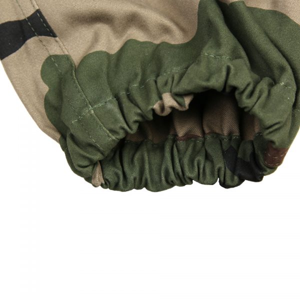 f22 De Franse F2 Broek bij DeDump.nl is een hoogwaardige broek die gemaakt is van een sterke mix van 85% katoen en 15% polyester. Deze samenstelling biedt een uitstekende combinatie van duurzaamheid en comfort. Het katoen zorgt voor een natuurlijke en ademende stof, terwijl het polyester de broek extra stevigheid geeft om bestand te zijn tegen slijtage en intensief gebruik. De F2 broek is van origine een Franse militaire broek en staat bekend om zijn betrouwbaarheid en veelzijdigheid. Het is een populaire keuze voor outdoor liefhebbers, survivalisten en andere avonturiers die een sterke en comfortabele broek nodig hebben. Dankzij de samenstelling van katoen en polyester is de broek geschikt voor verschillende weersomstandigheden en activiteiten. Het houdt je koel in warmere omstandigheden en biedt bescherming tegen kou en wind wanneer dat nodig is. Of je nu gaat wandelen, kamperen, werken in de tuin of gewoon dagelijkse activiteiten wilt uitvoeren, de Franse F2 Broek staat altijd voor je klaar. Kies voor duurzaamheid en comfort met de Franse F2 Broek. Bestel nu bij DeDump.nl en geniet van een betrouwbare broek voor al je avonturen en dagelijkse bezigheden. 85% katoen en 15% polyester. <div class="colordesc"></div>