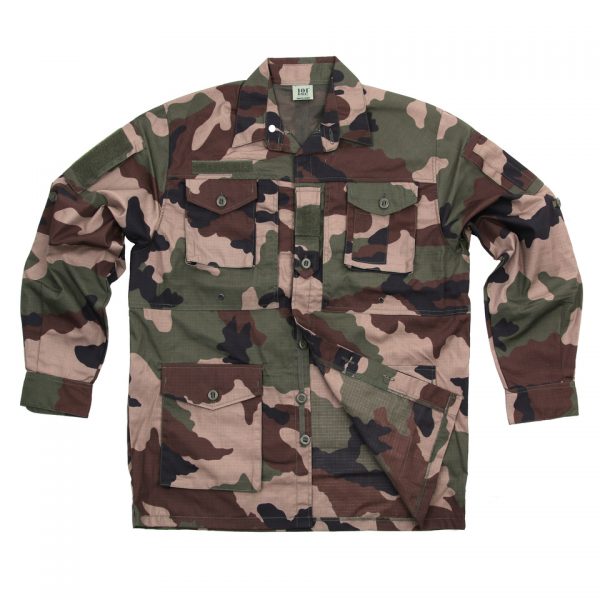 smock shirt recon Smock shirt recon Ripstop shirt gemaakt van 65% polyester en 35% katoen Smock shirt met zeer veel opties: - 8 opbergvakken over het gehele shirt. ( zowel rits als knoopsluitingen ) - Ventilatie aan de achterkant van het shirt - Voorzien van elleboogbescherming ( ook verwijderbaar ) - Met velcro delen om emblemen te plaatsen. <div class="colordesc">Frans Camo</div>