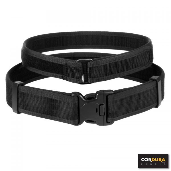 DUTY BELT CORDURA DP33 34 36 Duty belt van 100% Cordura. De binnenriem van deze Duty Belt is volledig verstelbaar en is voorzien van velcro aan de buitenkant. Deze dient door de riemlussen van de broek gehaald te worden. Vervolgens plaats je de Duty Belt die aan de binnenkant is voorzien is van velcro, bovenop de binnenriem. Doordat beide kanten voorzien zijn van velcro, blijft de Duty Belt veilig en stevig op zijn plaats zitten. <div class="colordesc">Zwart</div>