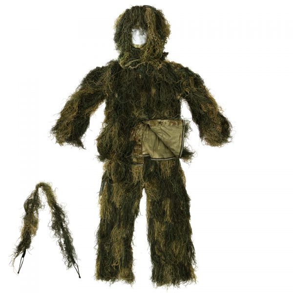 GILLIE SUIT SPECIAL FORCES Ghillie Suit Special Forces Woodland bij DeDump.nl is een professioneel camouflage pak dat is ontworpen voor gebruik door special forces. Dit pak is gemaakt van hoogwaardig nylon en katoen om duurzaamheid en betrouwbaarheid te garanderen tijdens tactische operaties en outdoor missies. Het Ghillie Suit biedt uitstekende camouflage-eigenschappen, waardoor je bijna onzichtbaar wordt in je omgeving. Het is voorzien van losse vezels en bladeren die perfect opgaan in verschillende natuurlijke omgevingen, waardoor je effectief kunt opgaan in je omgeving en je aanwezigheid kunt verbergen. Het pak wordt compleet geleverd, inclusief hoofddeksel, waardoor je volledig bedekt bent en je hoofd en lichaam zijn gecamoufleerd. Dit Ghillie Suit is ontworpen voor intensief gebruik en biedt optimale bescherming tegen de elementen en eventuele schade. Het is ideaal voor gebruik door special forces, jacht, outdoor activiteiten en fotografie. Ga voor de ultieme camouflage met het Ghillie Suit Special Forces. Bestel nu bij DeDump.nl en bereid je voor op onopvallende en succesvolle missies in verschillende omgevingen.
