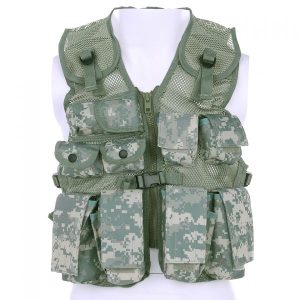 KINDER TACTICAL VEST1 Laat je kinderen het avontuur beleven met het 101 INC® Kids Tactical Vest. Dit vest is ideaal voor buitenspelen en kinderfeestjes, volledig verstelbaar en gemaakt van duurzaam 100% nylon. Met handige vakjes om kleine schatten in op te bergen. Een must-have voor elke kleine avonturier!