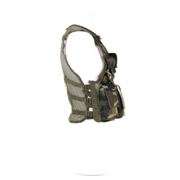 KINDER TACTICAL VEST3 Laat je kinderen het avontuur beleven met het 101 INC® Kids Tactical Vest. Dit vest is ideaal voor buitenspelen en kinderfeestjes, volledig verstelbaar en gemaakt van duurzaam 100% nylon. Met handige vakjes om kleine schatten in op te bergen. Een must-have voor elke kleine avonturier!