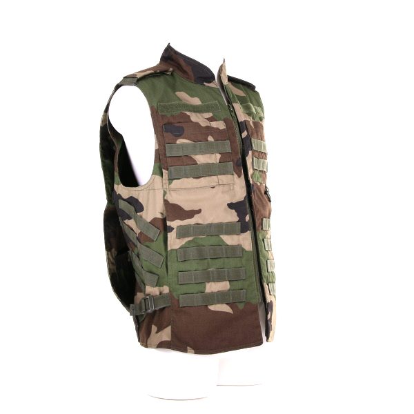 TACTICAL VEST RECON FRENCH CAMO3 Tactical vest recon Gemaakt van 65% polyester en 35% katoen. <strong>Kenmerken:</strong> <ul> <li>2 open opbergvakken</li> <li>2 opbergvakken met ritssluiting</li> <li>Voorzien van molle over het gehele vest</li> <li>Zijkant en achterkant vest verstelbaar</li> <li>Groot opbergvak aan de achterkant van het vest</li> </ul> <div class="colordesc">frans camo</div>