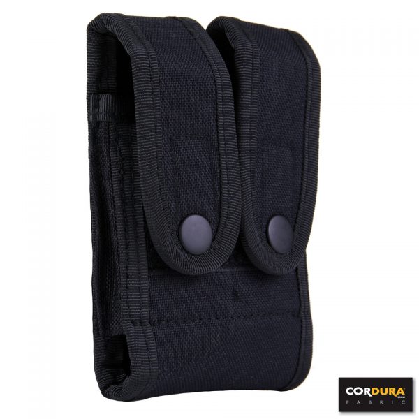 DOUBLE MAGAZINE HOLDER POUCH CORDURA DP2271 Dubbele pistool magazijn houder van 100% Cordura. De houder is geschikt voor de volgende pistool types: Glock 17/19 Baretta 92F Sig Sauer P226/P226/etc. Walther PPQ Colt 1911 Ook kleine zakmessen of tools passen erin. Voorzien van lederen riemlus. Afmeting: 14 x 10 x 3 cm. <div class="colordesc">Zwart</div>