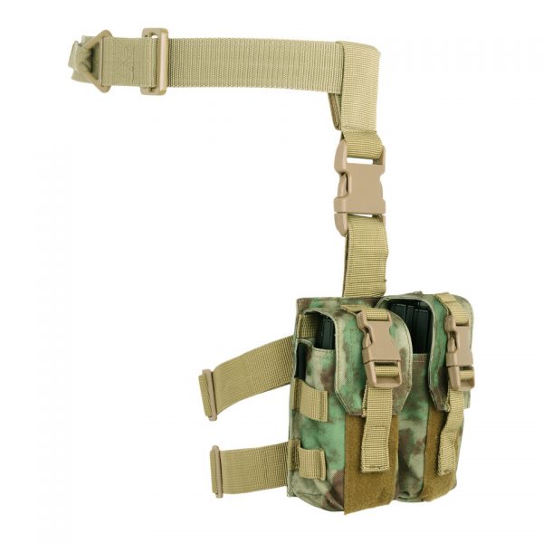 DROP LEG M4 MAG POUCH1 Het Drop Leg M4 Mag Pouch dijbeensysteem is ideaal voor tactische situaties. Met dubbele M4 houdertassen voor vier magazijnen, klittenband- en snelsluiting, en verstelbare banden voor optimaal comfort.