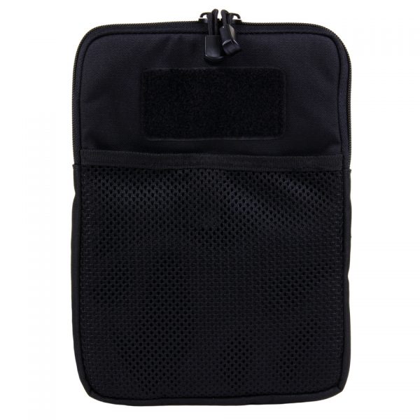 I PAD HOES NEW STYLE4 Tablet cover gemaakt van 100% nylon. Toe te passen op MOLLE systeem. Aan de voorzijde zit een extra opberg gedeelte wat afsluitbaar is met velcro. Tevens is de cover voorzien van een handvat, en velcro voor het bevestigen van een badge. <strong>Afmeting: </strong>27,5 x 20 x 1,5 cm <div class="colordesc">zwart</div>