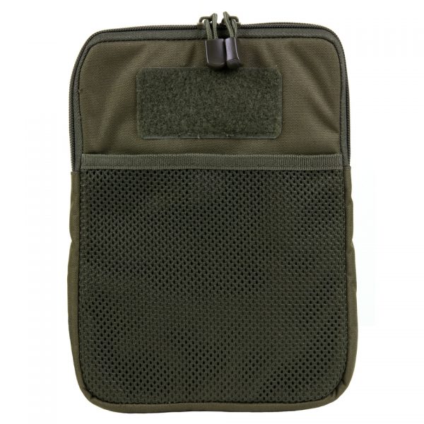 I PAD HOES NEW STYLE6 Tablet cover gemaakt van 100% nylon. Toe te passen op MOLLE systeem. Aan de voorzijde zit een extra opberg gedeelte wat afsluitbaar is met velcro. Tevens is de cover voorzien van een handvat, en velcro voor het bevestigen van een badge. <strong>Afmeting: </strong>27,5 x 20 x 1,5 cm <div class="colordesc">groen</div>