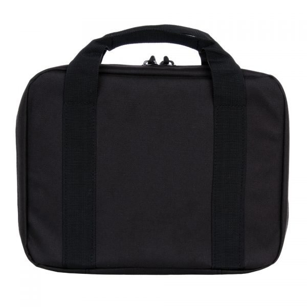 PATCH COLLECTOR6 De <strong>Patch Collector</strong> van <strong>101 INC</strong> is dé ideale opbergtas voor het overzichtelijk bewaren en presenteren van al je patches. Of je nu een verzamelaar bent of een professioneel display wilt creëren, deze tas biedt de perfecte combinatie van functionaliteit en stijl. Met een <strong>dubbele rits</strong> en een stevig <strong>handvat</strong> is de tas gemakkelijk te vervoeren. De buitenzijde is voorzien van <strong>velcro</strong>, waardoor je je favoriete patches direct kunt bevestigen. Aan de binnenzijde vind je <strong>vier uitneembare pagina's</strong>, wat het organiseren van je collectie eenvoudig maakt. <div class="colordesc">zwart</div>