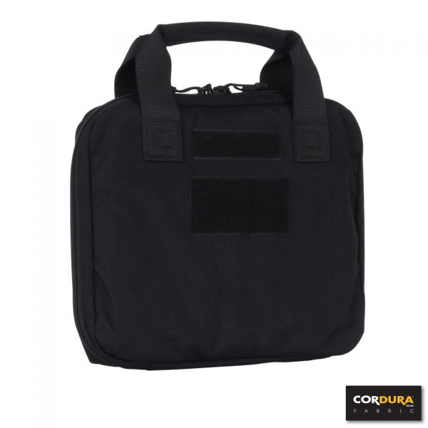 PISTOOL DRAAGTAS CORDURA LQ161691 Pistool draagtas gemaakt van Cordura Fabric Nylon. Functionele en duurzame tas om een pistool of andere accessoires veilig en beschermd te vervoeren. Voorzien van dik foam voor optimale bescherming. <strong>Kenmerken:</strong> <ul> <li>Cordura Fabric</li> <li>YKK ritsen</li> <li>Elastische magazijnhouder binnenzijde pouch</li> <li>Opbergvak met rits binnenzijde pouch</li> <li>Velcro paneel voor patch</li> </ul> <strong>Afmeting:</strong> 29 x 24 x 7 cm zwart