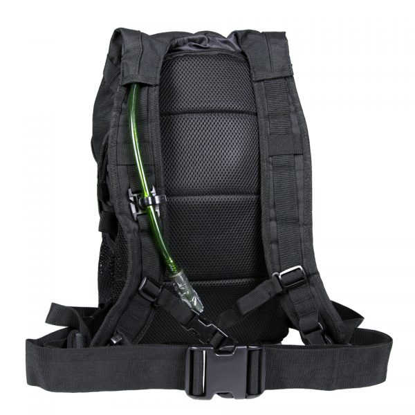 WATERPACK WITH 3 LTR. WATERBLADDER LQ160151 Rugzak met waterzak die een inhoud van 3 liter heeft. <strong>Kenmerken:</strong> <ul> <li>100% nylon</li> <li>3 liter waterzak + drinkslang</li> <li>Verstelbare straps</li> <li>Verschillende opbergvakken</li> </ul> <strong>Afmetingen:</strong> 45 x 33 x 10 cm zwart