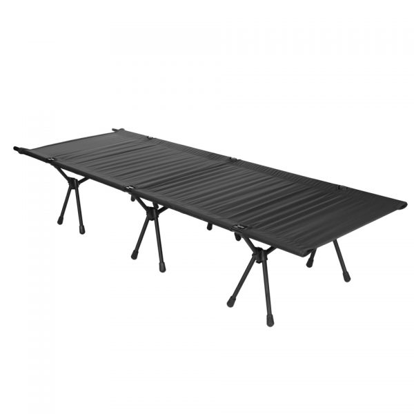 VELDBED LICHTGEWICHT Lichtgewicht Veldbed - High-End Aluminium Frame Dit lichtgewicht veldbed biedt het summum aan comfort en gemak voor avonturiers en reizigers. Met een robuust aluminium frame is dit veldbed duurzaam en toch zeer licht van gewicht, waardoor het ideaal is voor verschillende outdoor activiteiten zoals kamperen, vissen en reizen. Niet alleen geschikt voor avontuurlijke uitjes, maar ook perfect als logeerbed voor gasten. Het innovatieve ontwerp maakt het veldbed snel en moeiteloos in- en uitklapbaar, waardoor het gebruiksgemak optimaal is. Bovendien is het bed zeer compact op te bergen in de bijgeleverde draagtas, waardoor je het gemakkelijk overal mee naartoe kunt nemen. Specificaties: <ul> <li>Afmetingen bed: 190 x 68 x 38 cm</li> <li>Afmetingen ingepakt draagtas: 60 x 20 cm</li> <li>Draagvermogen: 125 kg</li> <li>Materiaal stof: Nylon</li> <li>Materiaal frame: Aluminium</li> </ul> Dankzij het ruime ligoppervlak van 190 x 68 cm kun je genieten van een goede nachtrust, zelfs in de wildernis. Het sterke draagvermogen van 125 kg zorgt voor een veilige en comfortabele slaapervaring. De stoffen bekleding van nylon is duurzaam en gemakkelijk schoon te houden, perfect voor avonturen in de natuur. Het aluminium frame biedt de nodige stabiliteit zonder extra gewicht toe te voegen. Het lichtgewicht veldbed met high-end aluminium frame is de ideale metgezel voor avonturiers die op zoek zijn naar comfort en mobiliteit. Bestel nu en ervaar de ultieme ontspanning tijdens je outdoor activiteiten en reizen!