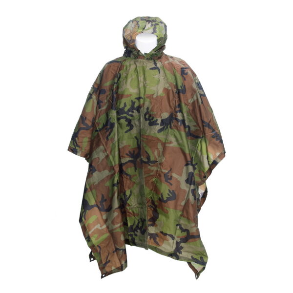 325242 Poncho ripstop5 <h3 data-start="0" data-end="90"><strong data-start="4" data-end="88">Fostex Garments Ripstop Poncho – Waterdichte Bescherming voor Outdoor & Survival</strong></h3> <p data-start="92" data-end="400">De <strong data-start="95" data-end="129">Fostex Garments Ripstop Poncho</strong> is een veelzijdige en duurzame regenponcho, perfect voor outdooractiviteiten, survival, kamperen en airsoft. Gemaakt van <strong data-start="251" data-end="277">100% ripstop-materiaal</strong>, biedt deze poncho <strong data-start="297" data-end="344">uitstekende bescherming tegen regen en wind</strong>, terwijl hij toch <strong data-start="363" data-end="390">lichtgewicht en compact</strong> blijft.</p> <p data-start="402" data-end="590">Dankzij het <strong data-start="414" data-end="440">sterke ripstop-weefsel</strong> is de poncho <strong data-start="454" data-end="473">scheurbestendig</strong> en bestand tegen ruwe omstandigheden, waardoor hij een ideale keuze is voor avonturiers en militaire toepassingen.</p>