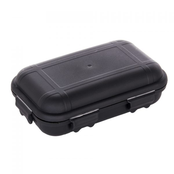 COMBAT SURVIVAL KIT WATERPROOF1 <strong>Waarom kiezen voor deze kit?</strong> <ul> <li><strong>Waterdichte verpakking</strong>: Beschermt de inhoud tegen water en vuil, essentieel voor natte of onvoorspelbare omgevingen.</li> <li><strong>Essentiële tools</strong>: Bevat een breed scala aan hulpmiddelen voor overleving, waaronder vuurstarten, navigatie, en het maken van schuilplaatsen.</li> <li><strong>Compact en lichtgewicht</strong>: Makkelijk mee te nemen en op te bergen in je tas of rugzak, ideaal voor gebruik in noodsituaties.</li> </ul> <strong>Gewicht:</strong> 180 g <strong>Merk:</strong> Fosco Industries