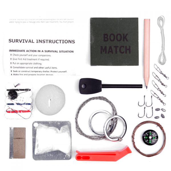 COMBAT SURVIVAL KIT WATERPROOF2 <strong>Waarom kiezen voor deze kit?</strong> <ul> <li><strong>Waterdichte verpakking</strong>: Beschermt de inhoud tegen water en vuil, essentieel voor natte of onvoorspelbare omgevingen.</li> <li><strong>Essentiële tools</strong>: Bevat een breed scala aan hulpmiddelen voor overleving, waaronder vuurstarten, navigatie, en het maken van schuilplaatsen.</li> <li><strong>Compact en lichtgewicht</strong>: Makkelijk mee te nemen en op te bergen in je tas of rugzak, ideaal voor gebruik in noodsituaties.</li> </ul> <strong>Gewicht:</strong> 180 g <strong>Merk:</strong> Fosco Industries