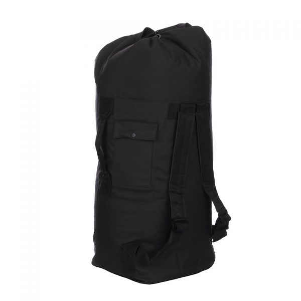 PLUNJE RUGZAK4 De Plunje-rugzak, gemaakt van robuust 100% polyester, biedt veelzijdigheid met draagstraps voor rugzakfunctionaliteit. Met handvat, schouderband, en 6 metalen ringen voor gemakkelijke sluiting. Een eenvoudig ontwerp met een ruime inhoud van 110 liter. <strong>Afmeting: </strong>30 x 30 x 90 cm