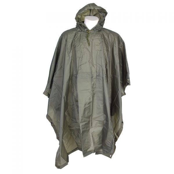 PONCHO RIPSTOP <h3 data-start="0" data-end="90"><strong data-start="4" data-end="88">Fostex Garments Ripstop Poncho – Waterdichte Bescherming voor Outdoor & Survival</strong></h3> <p data-start="92" data-end="400">De <strong data-start="95" data-end="129">Fostex Garments Ripstop Poncho</strong> is een veelzijdige en duurzame regenponcho, perfect voor outdooractiviteiten, survival, kamperen en airsoft. Gemaakt van <strong data-start="251" data-end="277">100% ripstop-materiaal</strong>, biedt deze poncho <strong data-start="297" data-end="344">uitstekende bescherming tegen regen en wind</strong>, terwijl hij toch <strong data-start="363" data-end="390">lichtgewicht en compact</strong> blijft.</p> <p data-start="402" data-end="590">Dankzij het <strong data-start="414" data-end="440">sterke ripstop-weefsel</strong> is de poncho <strong data-start="454" data-end="473">scheurbestendig</strong> en bestand tegen ruwe omstandigheden, waardoor hij een ideale keuze is voor avonturiers en militaire toepassingen.</p>