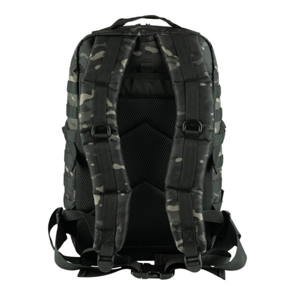 Rugzak Mountain 38 De <strong>101 INC Rugzak Mountain</strong> is een robuuste rugzak ontworpen voor veelzijdig gebruik, gemaakt van 100% polyester. Deze rugzak is ideaal voor outdooractiviteiten, dagelijks gebruik of tactische doeleinden. Het beschikt over 4 afzonderlijke compartimenten, elk afsluitbaar met een rits, waardoor je spullen georganiseerd en veilig opgeborgen blijven. Dankzij de MOLLE-webbing aan de voor- en zijkanten kun je eenvoudig extra accessoires bevestigen. <strong>Kenmerken:</strong> <ul> <li><strong>Totale inhoud:</strong> 45 liter</li> <li><strong>Materialen:</strong> 100% polyester, duurzaam en slijtvast</li> <li><strong>Compartimenten:</strong> <ul> <li>Voorvak klein: 14 x 21 x 8 cm</li> <li>Voorvak groot: 25 x 21 x 12 cm</li> <li>Middenvak: 43 x 26 x 10 cm</li> <li>Hoofdvak: 46 x 28 x 21 cm</li> </ul> </li> <li><strong>MOLLE-systeem:</strong> Aan de voorzijde en zijkanten voor modulaire uitbreiding</li> </ul>