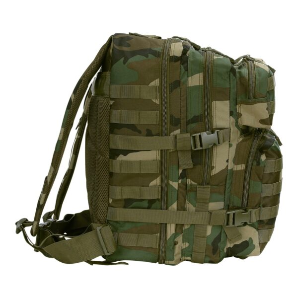 Rugzak Mountain9 De <strong>101 INC Rugzak Mountain</strong> is een robuuste rugzak ontworpen voor veelzijdig gebruik, gemaakt van 100% polyester. Deze rugzak is ideaal voor outdooractiviteiten, dagelijks gebruik of tactische doeleinden. Het beschikt over 4 afzonderlijke compartimenten, elk afsluitbaar met een rits, waardoor je spullen georganiseerd en veilig opgeborgen blijven. Dankzij de MOLLE-webbing aan de voor- en zijkanten kun je eenvoudig extra accessoires bevestigen. <strong>Kenmerken:</strong> <ul> <li><strong>Totale inhoud:</strong> 45 liter</li> <li><strong>Materialen:</strong> 100% polyester, duurzaam en slijtvast</li> <li><strong>Compartimenten:</strong> <ul> <li>Voorvak klein: 14 x 21 x 8 cm</li> <li>Voorvak groot: 25 x 21 x 12 cm</li> <li>Middenvak: 43 x 26 x 10 cm</li> <li>Hoofdvak: 46 x 28 x 21 cm</li> </ul> </li> <li><strong>MOLLE-systeem:</strong> Aan de voorzijde en zijkanten voor modulaire uitbreiding</li> </ul>