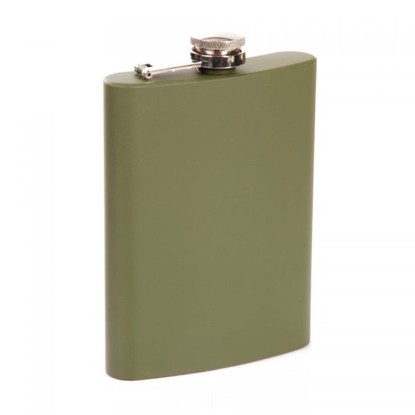 ZAKFLES 8 OUNCE GROEN Deze Zakfles van 8 ounce biedt een handige en stijlvolle manier om je favoriete drankje mee te nemen, waar je avonturen je ook naartoe brengen. Gemaakt van hoogwaardig metaal, is deze fles ontworpen voor duurzaamheid en veelzijdigheid. Belangrijkste kenmerken: <ol> <li><strong>Stijlvol Ontwerp:</strong> Met zijn groene afwerking heeft deze zakfles een tijdloze uitstraling. Het slanke en compacte ontwerp past gemakkelijk in zakken, tassen of rugzakken.</li> <li><strong>Duurzaamheid:</strong> Gemaakt van 100% metaal, is deze fles ontworpen om lang mee te gaan. Het metaal is bestand tegen stoten en stoten, wat zorgt voor een langdurige metgezel.</li> <li><strong>Perfecte Maat:</strong> Met een capaciteit van 8 ounce (ongeveer 236 ml) biedt deze zakfles voldoende ruimte voor je favoriete drankje, of het nu gaat om whisky, wijn, wodka of iets anders.</li> <li><strong>Veilige Sluiting:</strong> De fles is voorzien van een goed sluitende dop om ervoor te zorgen dat je drankje veilig bewaard blijft zonder lekken.</li> <li><strong>Overal Mee Naartoe:</strong> Of je nu gaat kamperen, wandelen, vissen of gewoon op bezoek gaat bij vrienden, deze zakfles is een handige metgezel voor onderweg.</li> </ol> Deze Zakfles van 8 ounce is niet alleen een praktische oplossing voor het meenemen van je drankje, maar ook een stijlvol accessoire voor elke gelegenheid. Of je nu een avonturier bent die geniet van het buitenleven of gewoon wilt ontspannen met een drankje in stijl, deze zakfles zal aan je verwachtingen voldoen. Voeg een vleugje elegantie toe aan je volgende uitstapje met deze groene zakfles van 8 ounce.