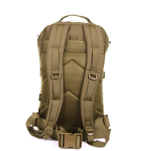 LASERCUT 3 DAYS ASSAULT RUGZAK CORDURA LQ1617210 De Lasercut 3-days assault rugzak Cordura LQ16172 is een stevige en veelzijdige rugzak, gemaakt van hoogwaardig Cordura Fabric. Dankzij het duurzame materiaal en de lasercut Molle-uitsparingen is deze rugzak ideaal voor outdooractiviteiten, school, en airsoft. De tas biedt volop opbergruimte met vier aparte vakken met ritssluiting en diverse interne opbergmogelijkheden. De comfortabele rugpadding en verstelbare draagstraps zorgen voor optimaal draagcomfort, terwijl de verstelbare heupband extra stabiliteit biedt.