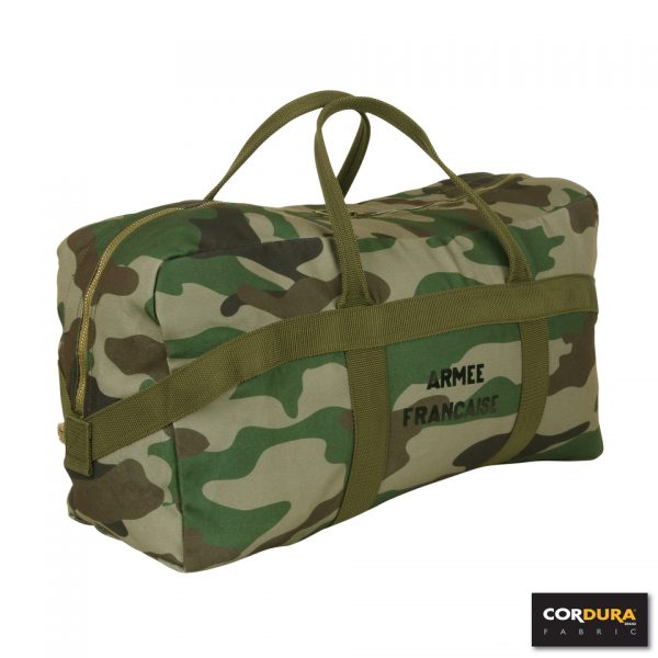 PARACHUTE TAS ARMEE FRANCAISE GROOT CORDURA LQ161987 Parachute tas Armee Française gemaakt van 100% canvas. Ruime draagtas die handig is voor op reis, sport of andere outdooractiviteiten. De webbing en hengsels zijn van 100% Cordura Fabrics. <strong>Kenmerken:</strong> <ul> <li>Webbing en hengsel van Cordura Fabric</li> <li>Veel opbergruimte</li> <li>Lichtgewicht</li> </ul> <strong>​Afmeting: </strong>54 x 28 x 28 cm <strong>Inhoud:</strong> 40 liter <div> <div class="colorimg">Frans Camo</div> </div>