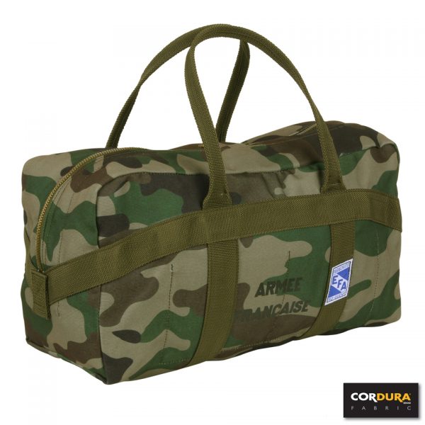 PARACHUTE TAS ARMEE FRANCAISE KLEIN CORDURA LQ161972 Parachute tas Armee Française gemaakt van 100% canvas. Ruime draagtas die handig is voor op reis, sport of andere outdooractiviteiten. De webbing en hengsels zijn van 100% Cordura Fabrics. <strong>Kenmerken:</strong> <ul> <li>Webbing en hengsel van Cordura Fabric</li> <li>Veel opbergruimte</li> <li>Lichtgewicht</li> </ul> <strong>​​Afmeting:</strong> 47 x 24 x 25 cm <strong>Inhoud: </strong>28 liter Frans Camo