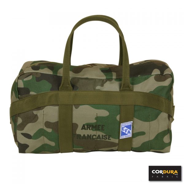 PARACHUTE TAS ARMEE FRANCAISE KLEIN CORDURA LQ161973 Parachute tas Armee Française gemaakt van 100% canvas. Ruime draagtas die handig is voor op reis, sport of andere outdooractiviteiten. De webbing en hengsels zijn van 100% Cordura Fabrics. <strong>Kenmerken:</strong> <ul> <li>Webbing en hengsel van Cordura Fabric</li> <li>Veel opbergruimte</li> <li>Lichtgewicht</li> </ul> <strong>​​Afmeting:</strong> 47 x 24 x 25 cm <strong>Inhoud: </strong>28 liter Frans Camo