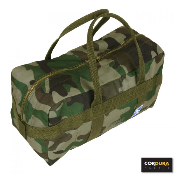 PARACHUTE TAS ARMEE FRANCAISE KLEIN CORDURA LQ161976 Parachute tas Armee Française gemaakt van 100% canvas. Ruime draagtas die handig is voor op reis, sport of andere outdooractiviteiten. De webbing en hengsels zijn van 100% Cordura Fabrics. <strong>Kenmerken:</strong> <ul> <li>Webbing en hengsel van Cordura Fabric</li> <li>Veel opbergruimte</li> <li>Lichtgewicht</li> </ul> <strong>​​Afmeting:</strong> 47 x 24 x 25 cm <strong>Inhoud: </strong>28 liter Frans Camo