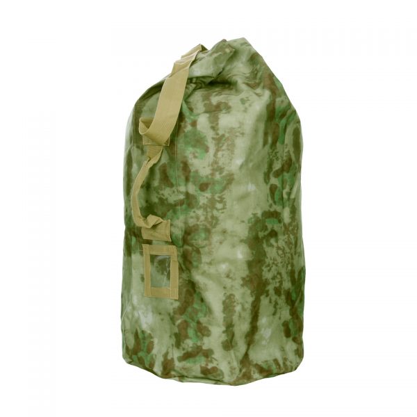 PLUNJEZAK 6R2 Met de <strong>Plunjezak 6R</strong> heb je een stevige en ruime oplossing voor het opbergen en vervoeren van je spullen. Gemaakt van <strong>100% robuust polyester</strong> is deze plunjebaal ideaal voor intensief gebruik, of je nu op reis gaat, sportbenodigdheden wilt vervoeren, of een betrouwbare tas nodig hebt voor werk of kamperen. Dankzij het handvat en de verstelbare schouderband kun je deze plunjezak comfortabel en eenvoudig dragen, zelfs als hij vol zit. De praktische <strong>6-rings sluiting</strong> aan de bovenzijde zorgt voor extra beveiliging en een gemakkelijke toegang tot de inhoud. Met een capaciteit van maar liefst <strong>110 liter</strong> en een handig zijvakje met knoopsluiting biedt deze plunjezak voldoende ruimte voor al je benodigdheden, terwijl het compacte ontwerp hem makkelijk hanteerbaar houdt.