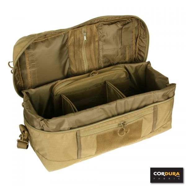 RANGE BAG CORDURA LQ1616710 Range Bag gemaakt van Cordura Fabric. Multifunctionele draagtas met hengsel en verstelbare draagband. Deze range bags worden veel gebruikt in de buitensport, maar ook voor andere doeleinden. De binnenzijde van de tas is op te delen in diverse vakken door de handige velcro panelen. <strong>Kenmerken:</strong> <ul> <li>Gemaakt van 100% Cordura Fabric</li> <li>Duurzaam materiaal</li> <li>Lichtgewicht</li> <li>Binnenzijde op te delen in diverse vakken door velcro panelen.</li> <li>Velcro paneel aan de zijkant van de tas (voor bijv. patches)</li> <li>2 losse opbergvakken aan bovenzijde tas</li> <li>Naam/Adres vak aan de bovenzijde van de tas</li> </ul> <strong>​Afmetingen:</strong> Opbergvak bovenzijde (2 stuks): 20 x 21 x 7 cm (3 liter) Hoofdvak: 55 x 27 x 25 cm (38 liter) <div> <div class="colorimg">groen</div> </div>