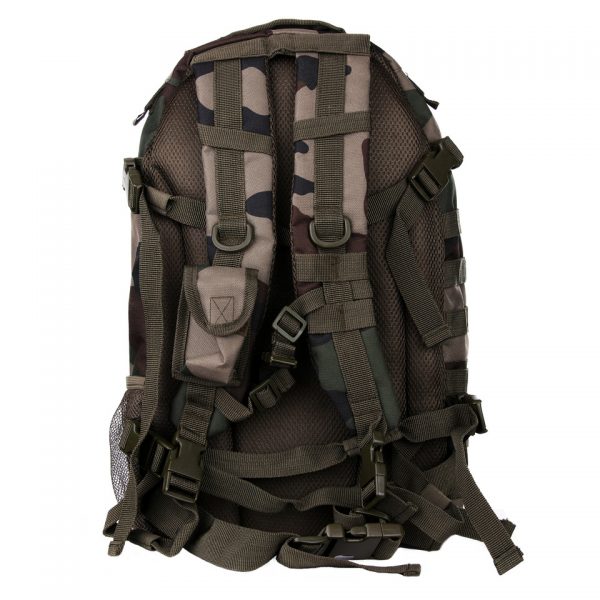 RUGZAK 35 LTR. LQ141621 Rugzak Franse camouflage van 100% nylon. Deze rugzak heeft een inhoud van 35 liter. De rugzak beschikt over meerdere vakken met ritsluiting voor het opbergen van je spullen, heeft verstelbare riemen voor optimaal draagcomfort en heeft vulling op de achterzijde zitten. <div class="colordesc">frans camo</div>