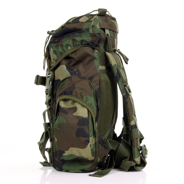 RUGZAK RECON 15 LTR.4 Rugzak recon 15 Ltr. van 100% nylon. De rugzak is getest onder zware omstandigheden en is water bestendig dankzij een ingebouwde regenhoes. <strong>Afmeting: </strong>24 x 15 x 40 cm. <div> <div class="colorimg">digital camo</div> </div>