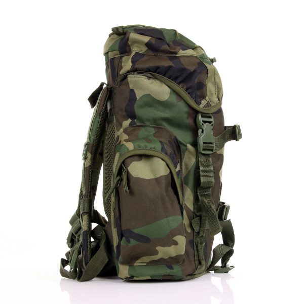 RUGZAK RECON 15 LTR.6 Rugzak recon 15 Ltr. van 100% nylon. De rugzak is getest onder zware omstandigheden en is water bestendig dankzij een ingebouwde regenhoes. <strong>Afmeting: </strong>24 x 15 x 40 cm. <div> <div class="colorimg">digital camo</div> </div>