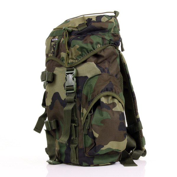 RUGZAK RECON 15 LTR.7 Rugzak recon 15 Ltr. van 100% nylon. De rugzak is getest onder zware omstandigheden en is water bestendig dankzij een ingebouwde regenhoes. <strong>Afmeting: </strong>24 x 15 x 40 cm. <div> <div class="colorimg">digital camo</div> </div>
