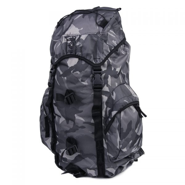 RUGZAK RECON 35 LTR.6 De <strong>Rugzak Recon 35 Ltr</strong> is de perfecte metgezel voor zowel outdoor expedities als dagelijks gebruik. Deze topkwaliteit toploader rugtas, gemaakt van 100% polyester, biedt maar liefst 35 liter aan opbergruimte in één groot compartiment. Dankzij de <strong>comfortabele mesh rugpadding</strong> en verstelbare draagstraps blijft de rugzak prettig zitten, zelfs tijdens lange wandelingen of drukke dagen. Met een ingebouwde regenhoes en meerdere ritsvakken is deze tas ook uitstekend voorbereid op wisselende weersomstandigheden.