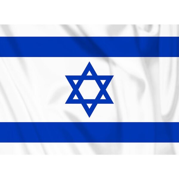 vlag israel 1 Deze <strong>Vlag van Israël</strong> is gemaakt van 100% polyester en heeft een afmeting van 1 x 1,5 meter. Israël, officieel de Staat Israël, bevindt zich in Azië, het Midden-Oosten en de Levant. Het land heeft een rijke geschiedenis, die teruggaat tot de ijzertijd met de koninkrijken Israël en Juda. In de moderne tijd speelde de Balfour-verklaring een cruciale rol in de oprichting van de staat Israël in 1948. Israël heeft een kust aan de Middellandse Zee en een haven aan de Rode Zee. Sinds zijn oprichting heeft het land te maken gehad met diverse conflicten, waaronder de Arabisch-Israëlische Oorlog van 1948, de Zesdaagse Oorlog in 1967, en de Jom Kipoeroorlog in 1973. Tegenwoordig is Israël een representatieve democratie met een hoogontwikkelde economie en een van de hoogste levensstandaarden in het Midden-Oosten. <h3><strong>Aktie</strong>: Bij aankoop van deze vlag gaat de volledige winst naar Stichting Open Doors, ter ondersteuning van de christelijke gemeenschap in zowel Israël als de Palestijnse gebieden.</h3>