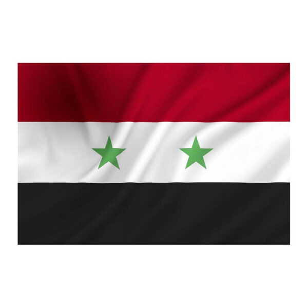 Vlag Syrie Vlag van 100% polyester Afmeting; 1 X 1,5 m. <b>Syrië</b>, officieel de <b>Arabische Republiek Syrië</b>, is een land in <a title="Azië" href="https://nl.wikipedia.org/wiki/Azi%C3%AB">Azië</a>. Het grenst in het westen aan de <a title="Middellandse Zee" href="https://nl.wikipedia.org/wiki/Middellandse_Zee">Middellandse Zee</a>, in het noorden aan <a title="Turkije" href="https://nl.wikipedia.org/wiki/Turkije">Turkije</a>, in het oosten en zuidoosten aan <a title="Irak" href="https://nl.wikipedia.org/wiki/Irak">Irak</a>, in het zuiden aan <a title="Jordanië" href="https://nl.wikipedia.org/wiki/Jordani%C3%AB">Jordanië</a> en in het zuidwesten aan <a class="" title="Libanon" href="https://nl.wikipedia.org/wiki/Libanon">Libanon</a> en <a class="" title="Israël" href="https://nl.wikipedia.org/wiki/Isra%C3%ABl">Israël</a>. Een deel van Syrië, de <a title="Golanhoogten" href="https://nl.wikipedia.org/wiki/Golanhoogten">Golanhoogvlakte</a>, is door Israël <a title="Annexatie" href="https://nl.wikipedia.org/wiki/Annexatie">geannexeerd</a>. De <a title="Eufraat" href="https://nl.wikipedia.org/wiki/Eufraat">Eufraat</a> doorsnijdt het land van noordwest naar zuidoost. De hoofdstad is <a class="" title="Damascus" href="https://nl.wikipedia.org/wiki/Damascus">Damascus</a>. Andere grote steden zijn <a title="Aleppo (stad)" href="https://nl.wikipedia.org/wiki/Aleppo_(stad)">Aleppo</a>, <a title="Homs" href="https://nl.wikipedia.org/wiki/Homs">Homs</a>, <a title="Hama (stad)" href="https://nl.wikipedia.org/wiki/Hama_(stad)">Hama</a> en <a title="Latakia (stad)" href="https://nl.wikipedia.org/wiki/Latakia_(stad)">Latakia</a>. De moderne Syrische staat werd opgericht na de <a title="Eerste Wereldoorlog" href="https://nl.wikipedia.org/wiki/Eerste_Wereldoorlog">Eerste Wereldoorlog</a> als een <a title="Frans Mandaat Syrië" href="https://nl.wikipedia.org/wiki/Frans_Mandaat_Syri%C3%AB">Frans mandaatgebied</a>. Het kreeg onafhankelijkheid in april 1946. De post-onafhankelijkheids-periode was tumultueus en een groot aantal militaire staatsgrepen en pogingen tot staatsgrepen in het land vond plaats tussen 1949 en 1971. Tussen 1958 en 1961 had Syrië een <a title="Verenigde Arabische Republiek" href="https://nl.wikipedia.org/wiki/Verenigde_Arabische_Republiek">unie met Egypte</a>, die beëindigd werd door een militaire coup. De president van Syrië is <a title="Bashar al-Assad" href="https://nl.wikipedia.org/wiki/Bashar_al-Assad">Bashar al-Assad</a>, die zijn vader <a title="Hafiz al-Assad" href="https://nl.wikipedia.org/wiki/Hafiz_al-Assad">Hafiz al-Assad</a> na diens dood in 2000 opvolgde. Syrië behoort tot de <a title="Arabische Liga" href="https://nl.wikipedia.org/wiki/Arabische_Liga">Arabische Liga</a> maar is geschorst per 16 november 2011.<sup id="cite_ref-5" class="reference"><a href="https://nl.wikipedia.org/wiki/Syri%C3%AB#cite_note-5">[5]</a></sup> Sinds het voorjaar van 2011 is Syrië het toneel van een grootschalige gewapende opstand tegen de Syrische overheid, die inmiddels is uitgemond in een <a title="Syrische burgeroorlog" href="https://nl.wikipedia.org/wiki/Syrische_burgeroorlog">burgeroorlog</a>, een conflict dat meer dan 500.000 doden heeft geëist<sup id="cite_ref-6" class="reference"><a href="https://nl.wikipedia.org/wiki/Syri%C3%AB#cite_note-6">[6]</a></sup> en bijna 4 miljoen mensen het land heeft doen ontvluchten.<sup id="cite_ref-7" class="reference"><a href="https://nl.wikipedia.org/wiki/Syri%C3%AB#cite_note-7">[7]</a></sup><sup id="cite_ref-8" class="reference"><a href="https://nl.wikipedia.org/wiki/Syri%C3%AB#cite_note-8">[8]</a></sup>